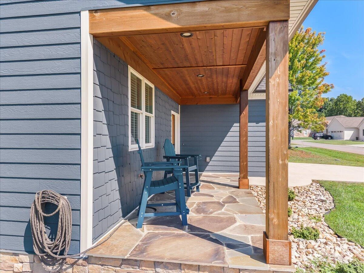 1054 Barrow Hills DR - Photo 4