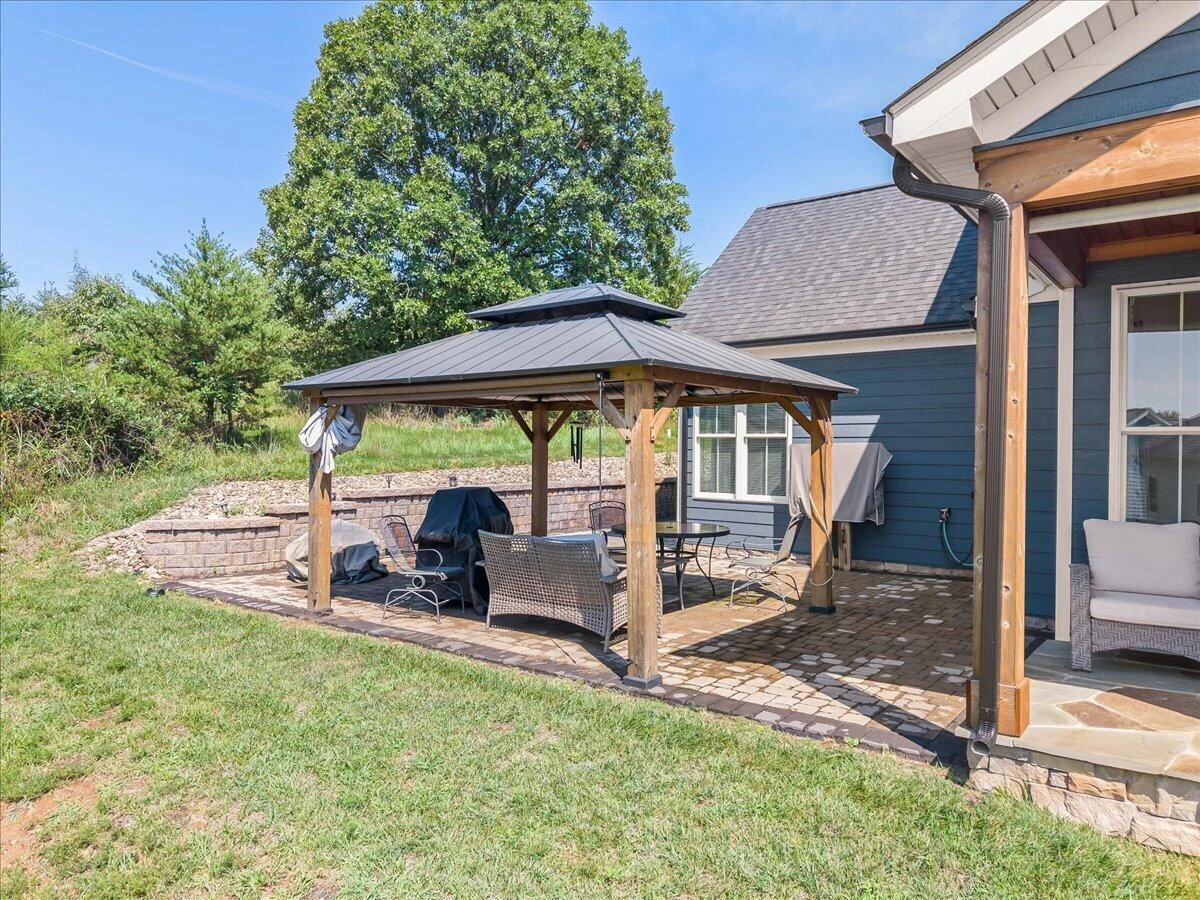 1054 Barrow Hills DR - Photo 16