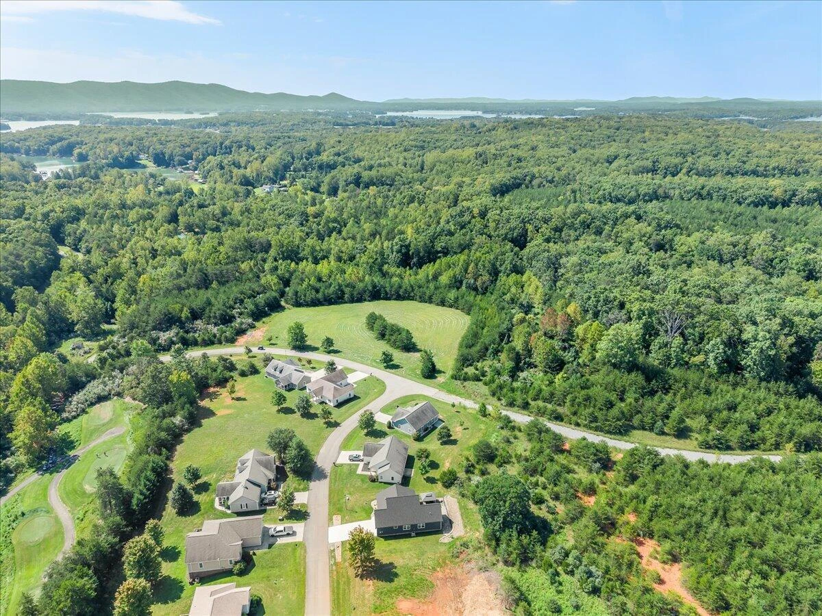 1054 Barrow Hills DR - Photo 44