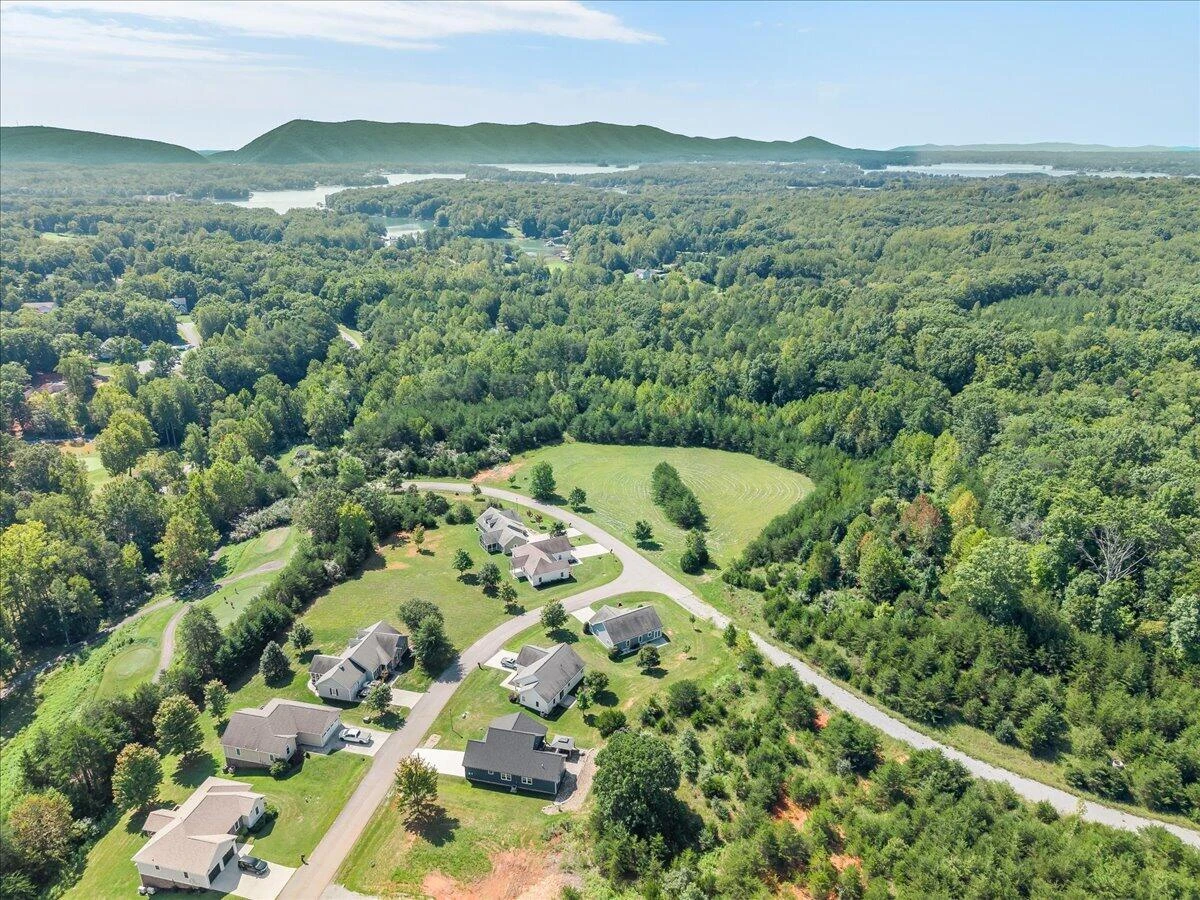 1054 Barrow Hills DR - Photo 45