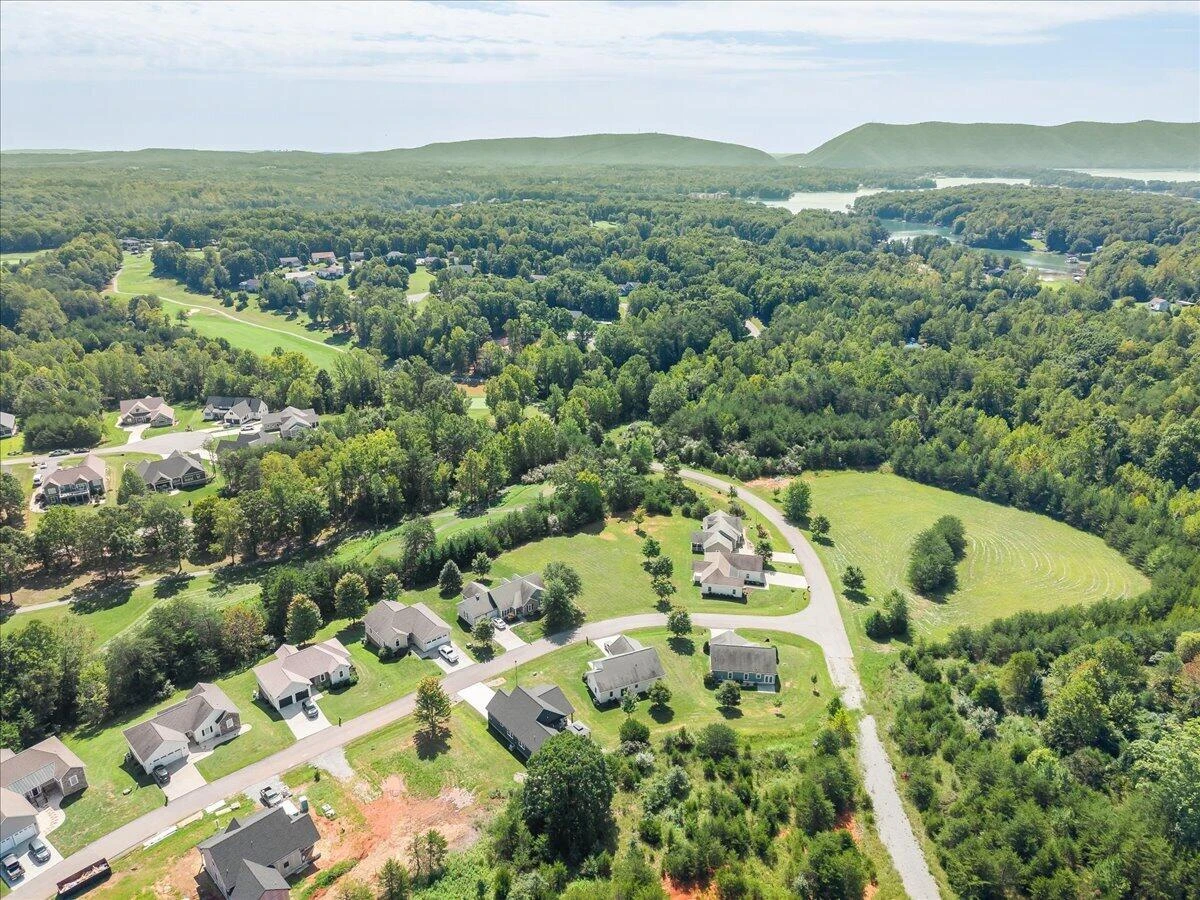 1054 Barrow Hills DR - Photo 46
