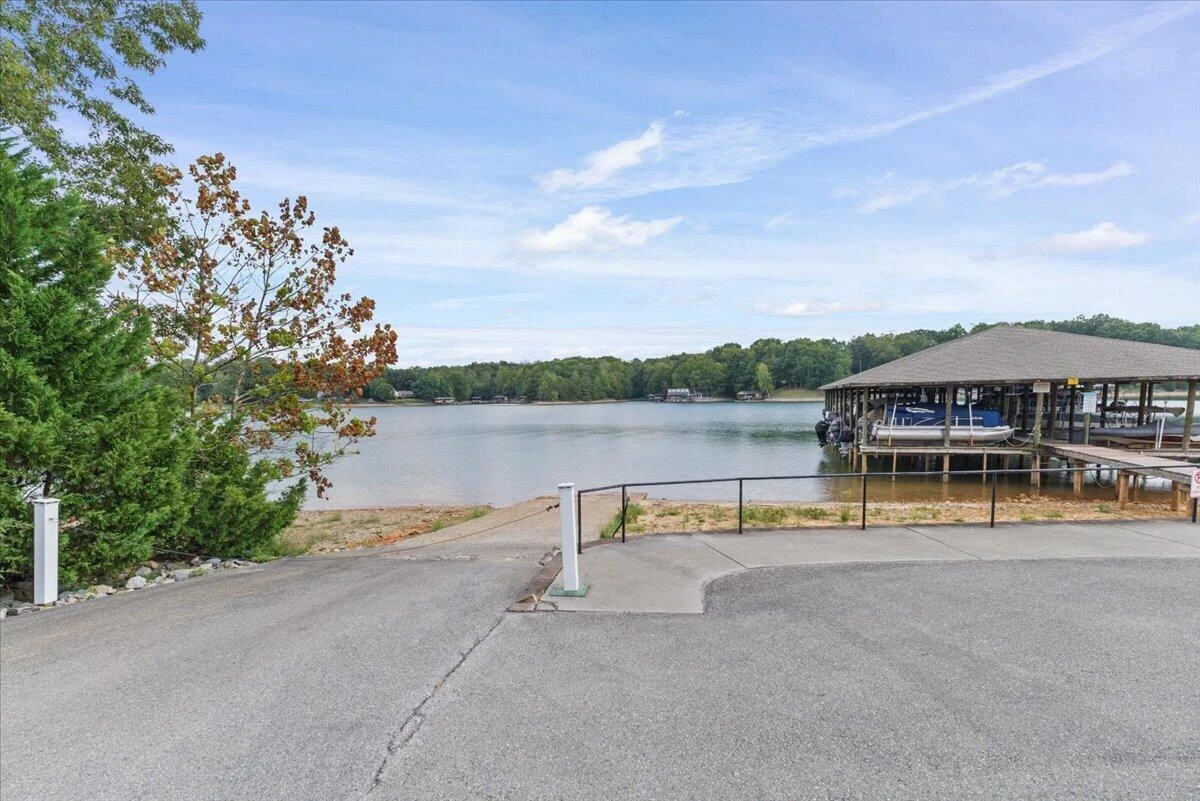 1054 Barrow Hills DR - Photo 70