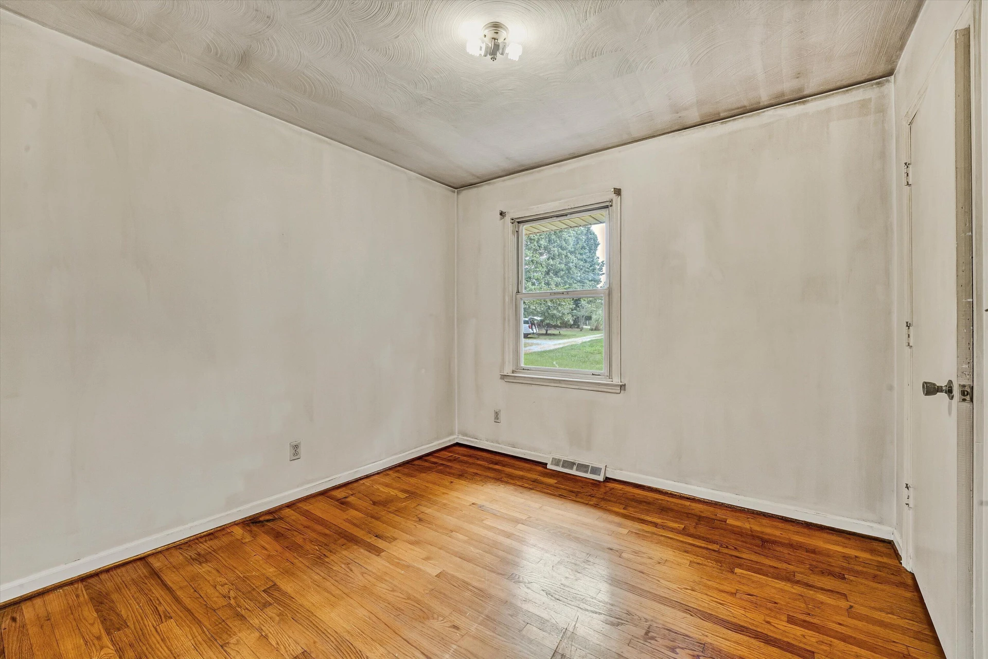 1617 Lonely Hollow RD - Photo 16