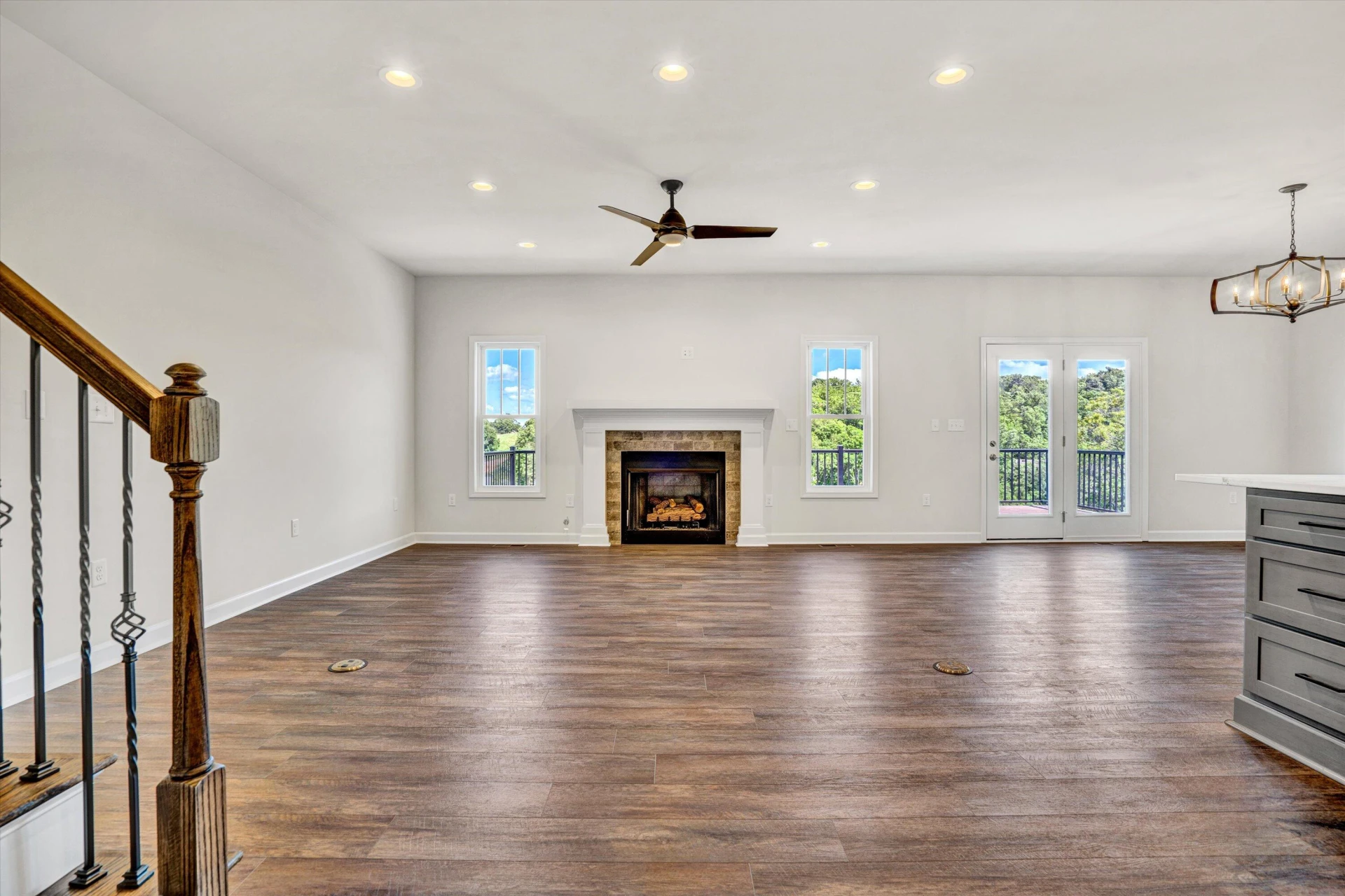 726 Ambler LN - Photo 4