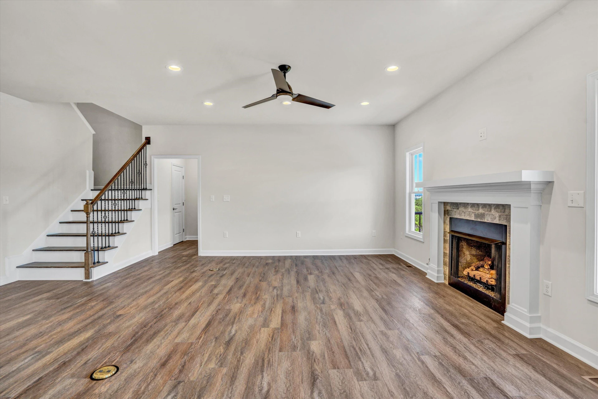 726 Ambler LN - Photo 6