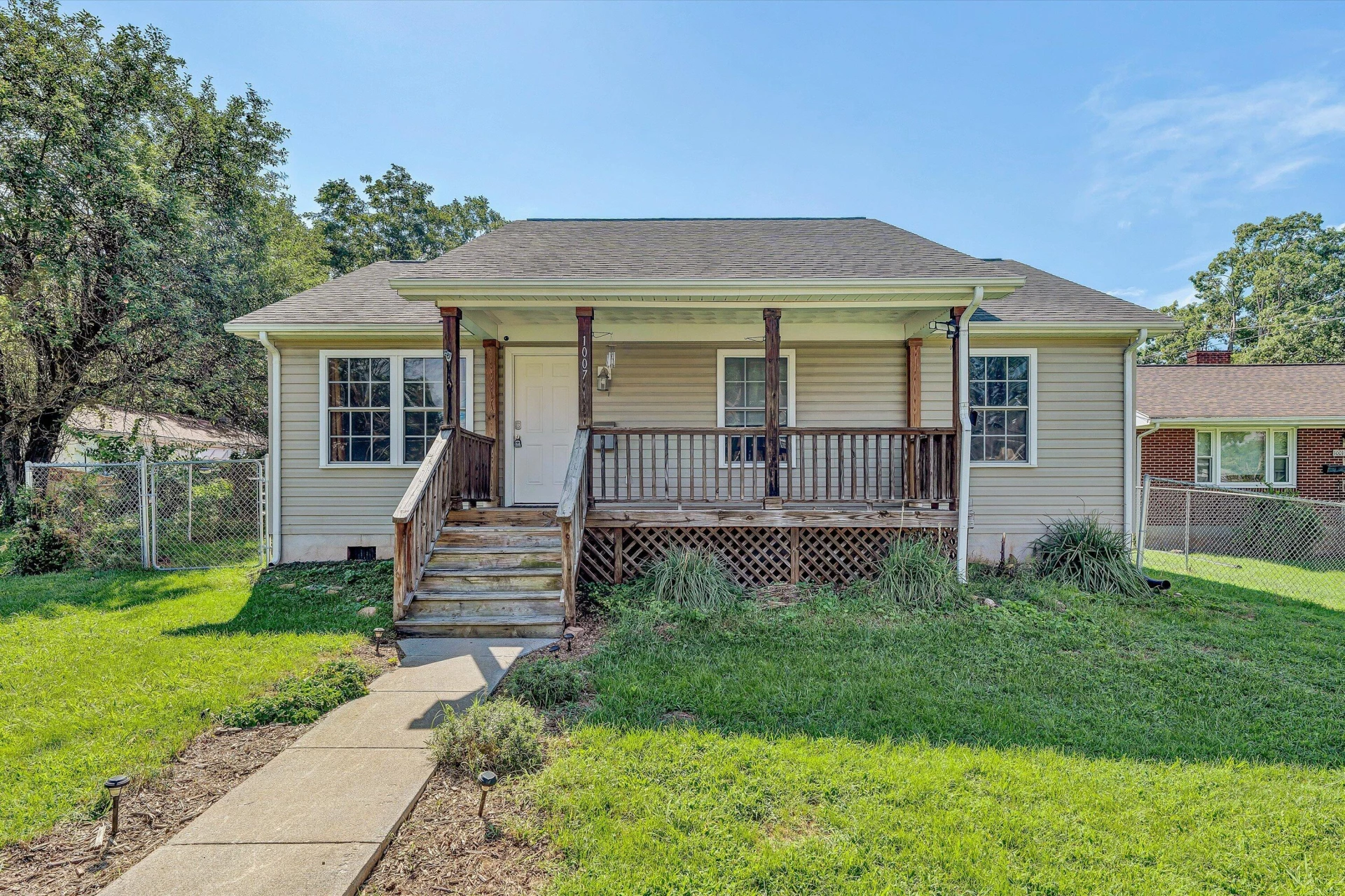 1007 Murray AVE SE - Photo 2