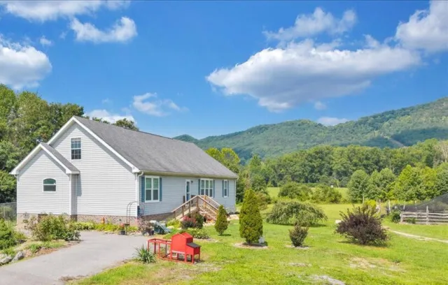 3663 Bradshaw RD, Salem, VA, 24153