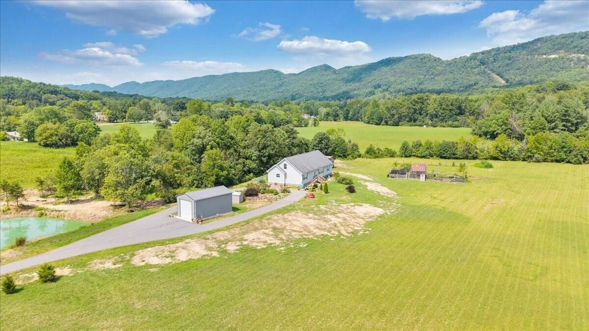 3663 Bradshaw RD - Photo 4