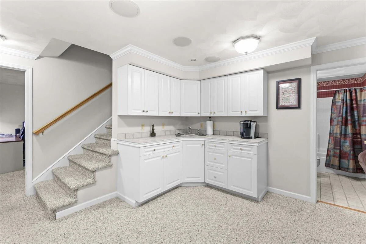 7789 Hollins Court DR - Photo 43