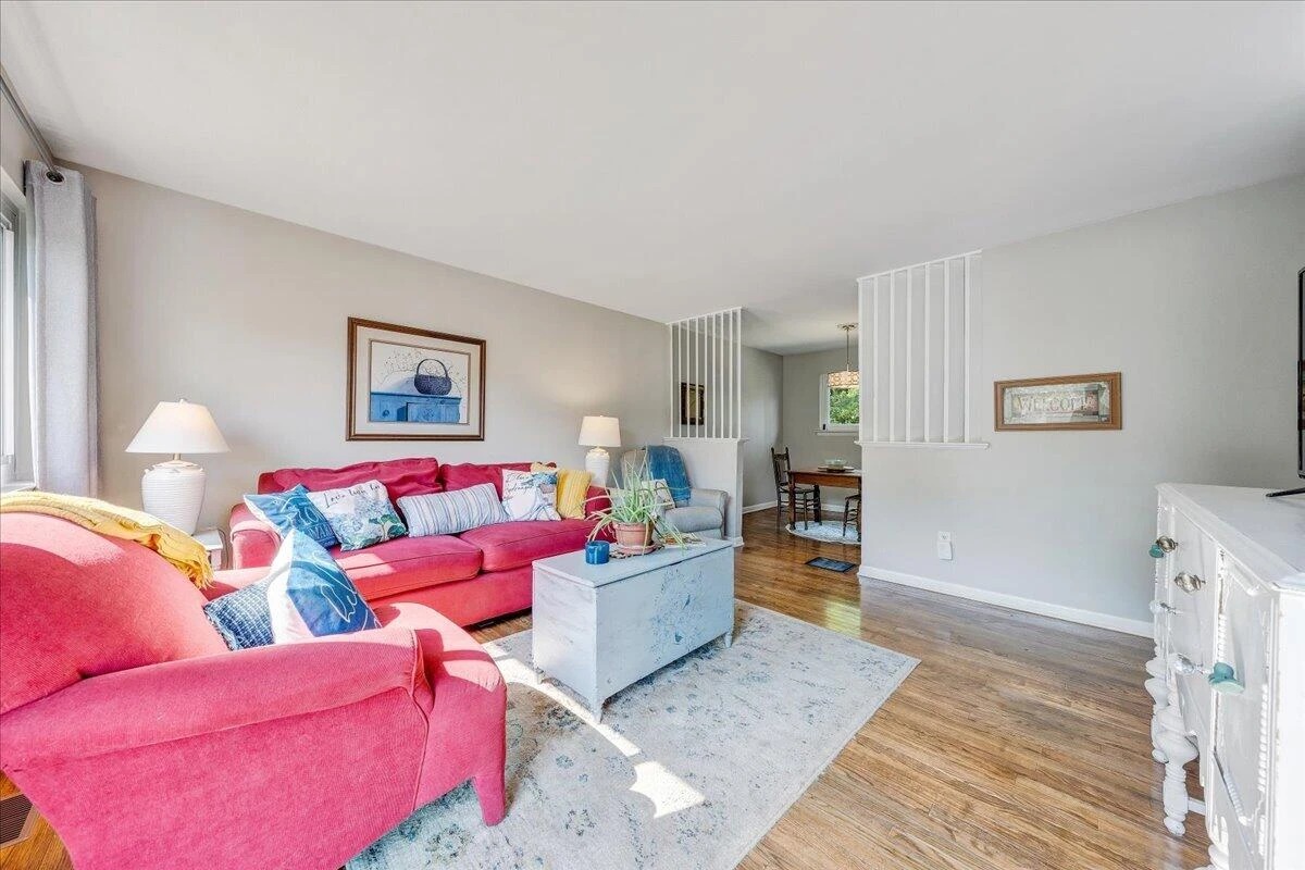 3425 View AVE - Photo 4