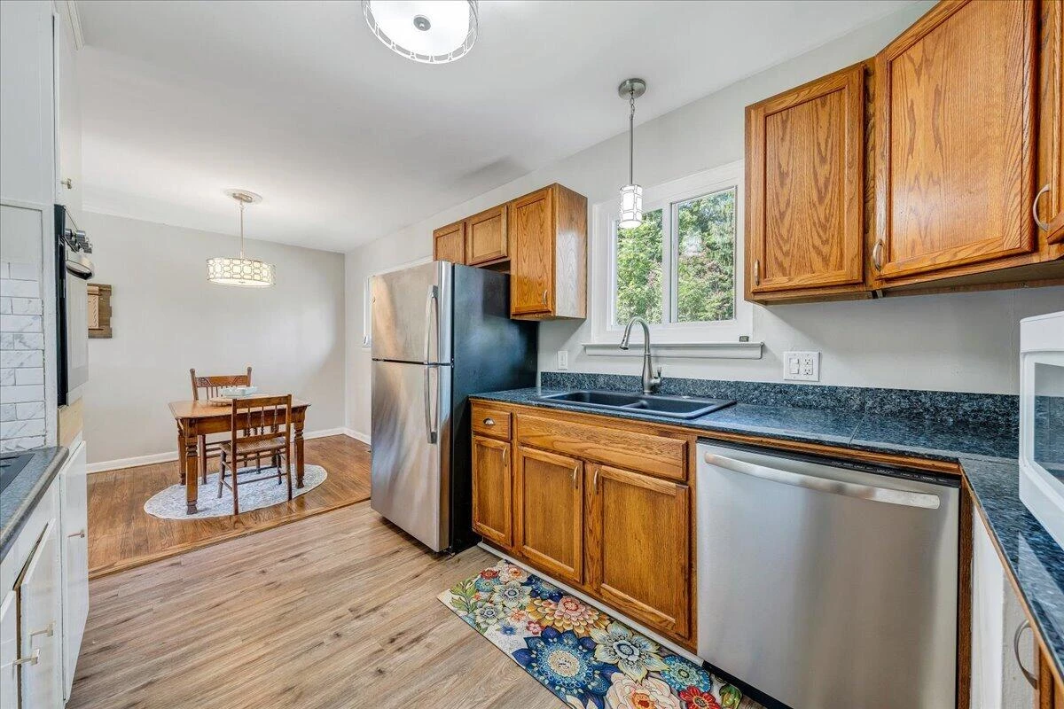 3425 View AVE - Photo 8
