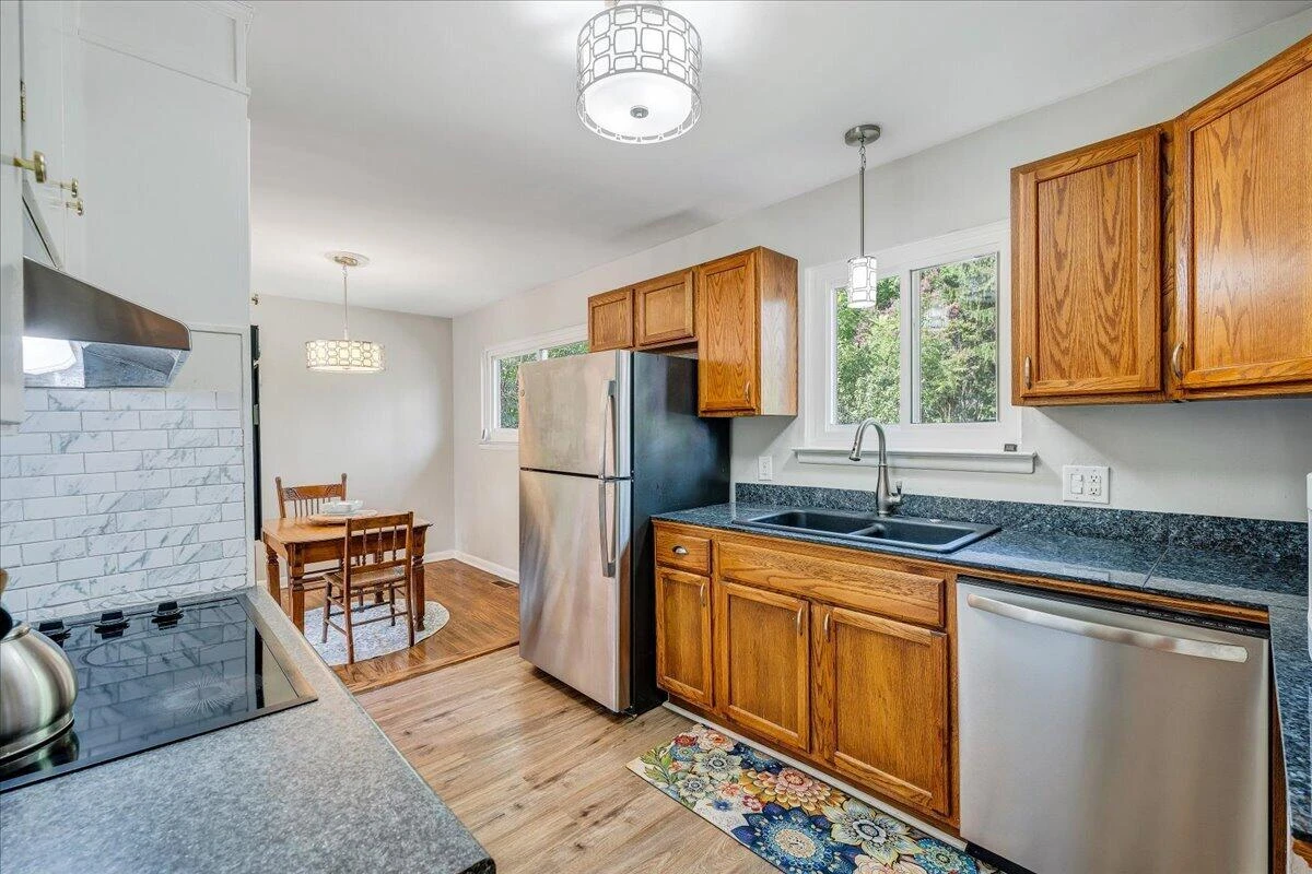 3425 View AVE - Photo 9