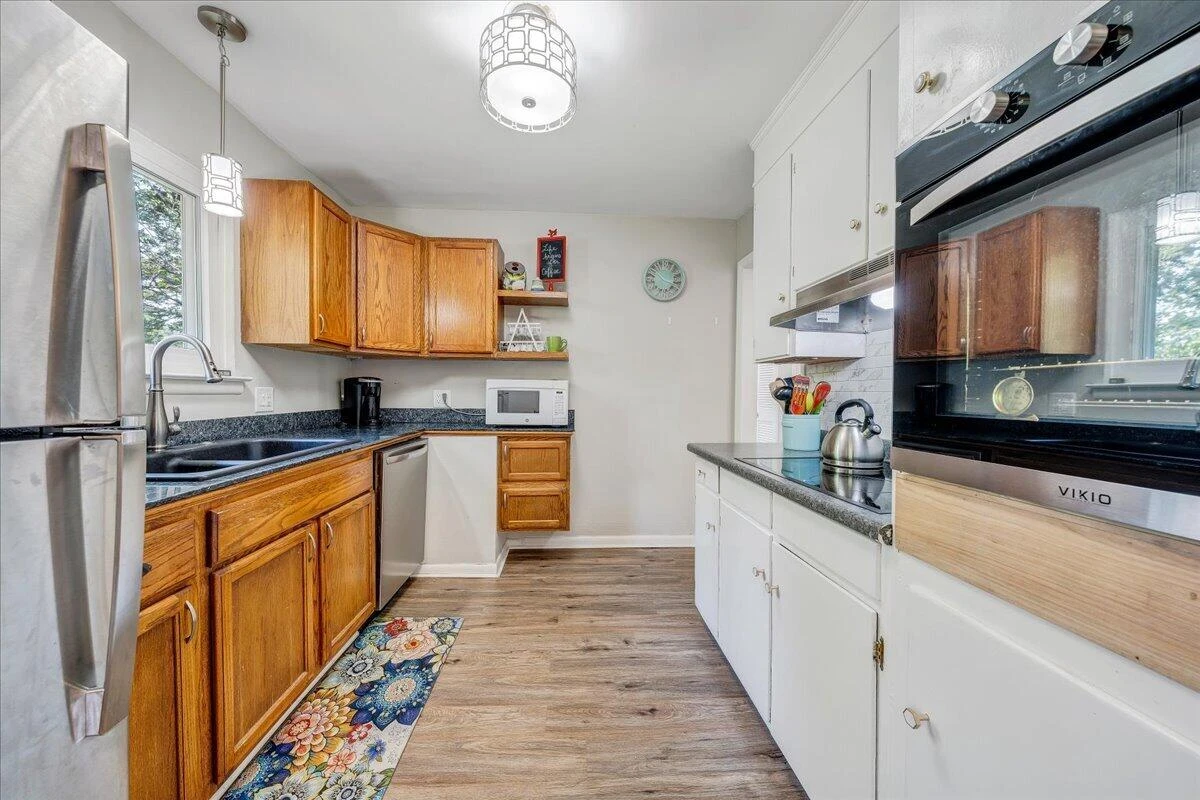 3425 View AVE - Photo 10
