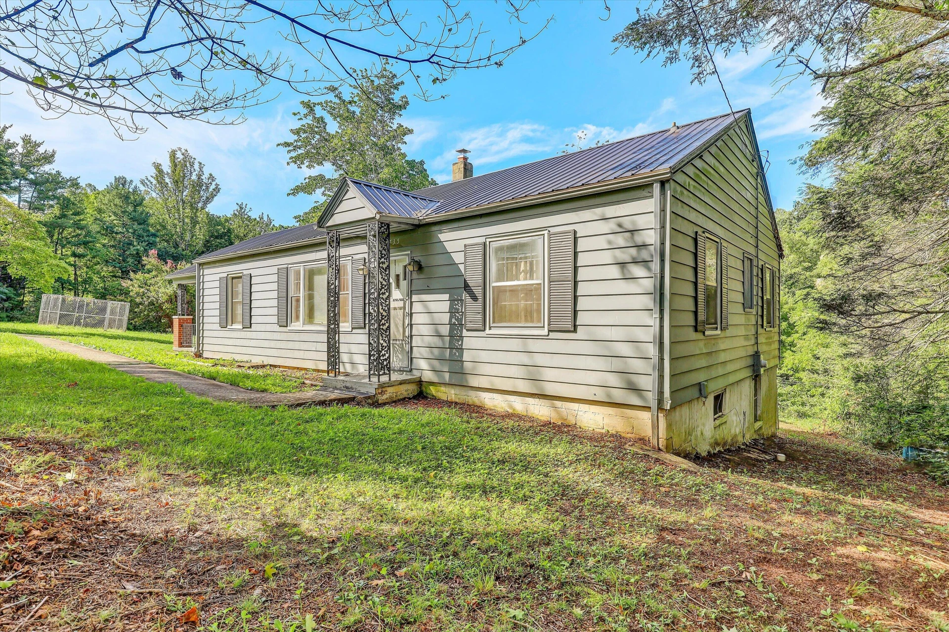 2735 FORK MOUNTAIN RD - Photo 4