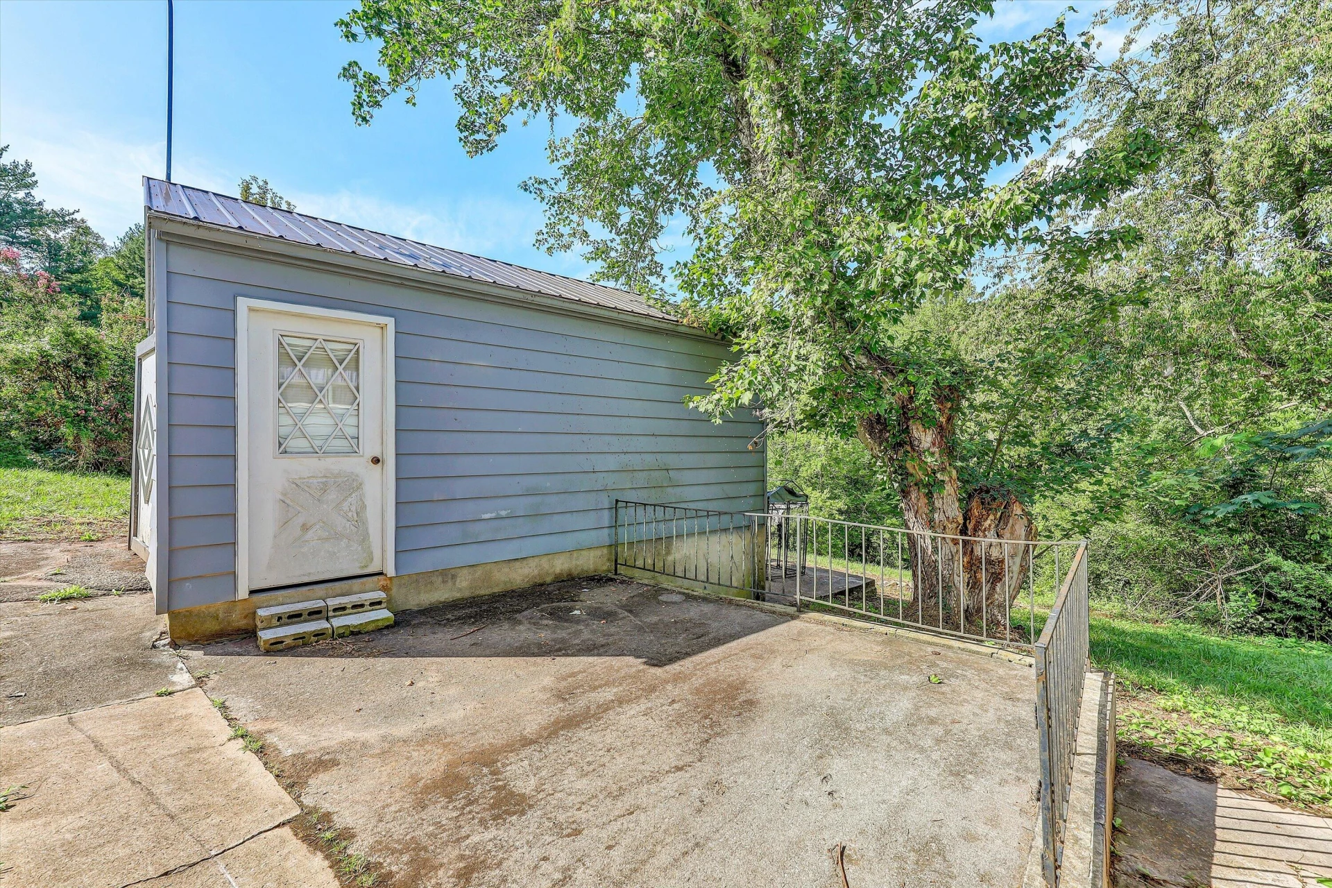 2735 FORK MOUNTAIN RD - Photo 19
