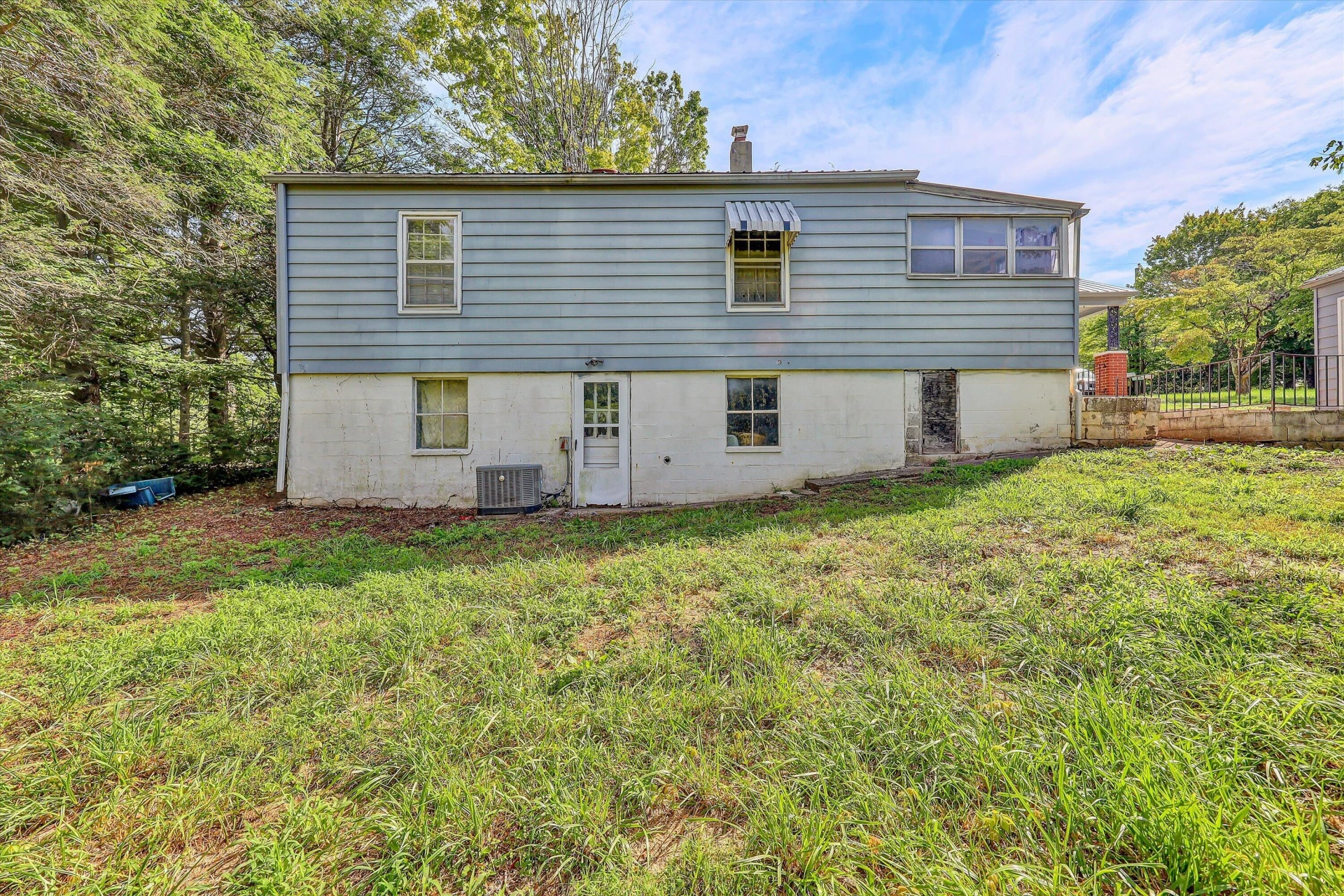 2735 FORK MOUNTAIN RD - Photo 20