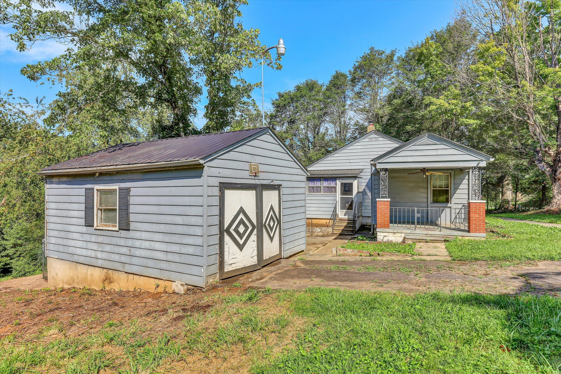 2735 FORK MOUNTAIN RD - Photo 35