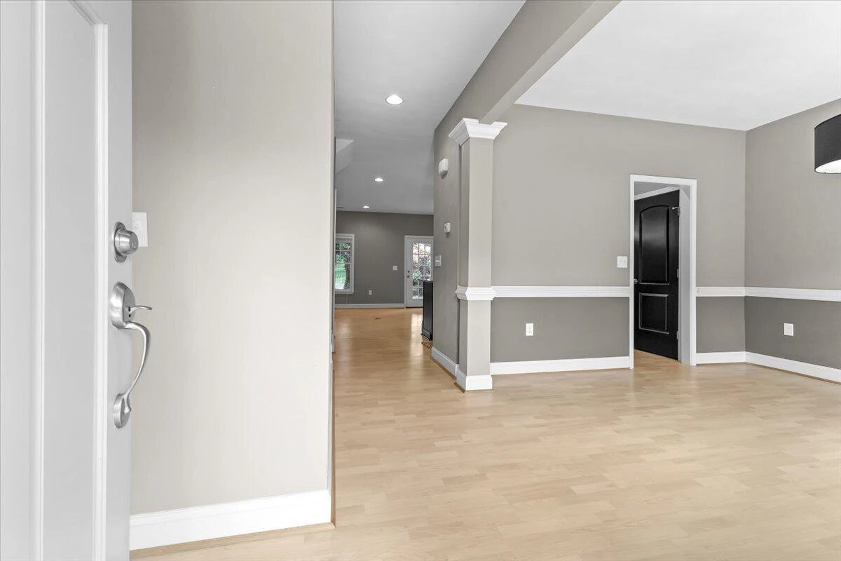 628 Janette AVE SW - Photo 3