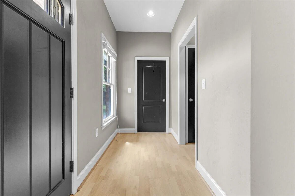 628 Janette AVE SW - Photo 4