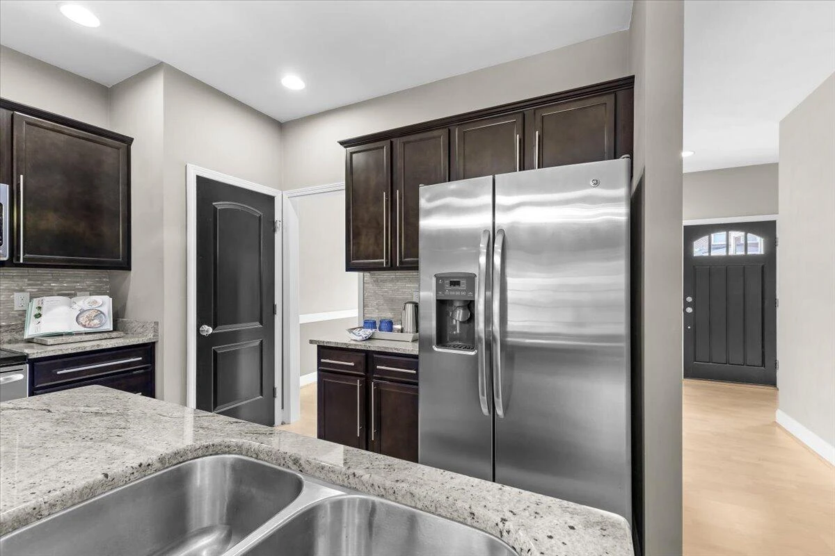 628 Janette AVE SW - Photo 11