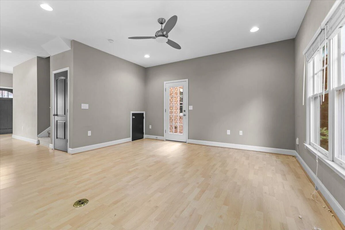 628 Janette AVE SW - Photo 18