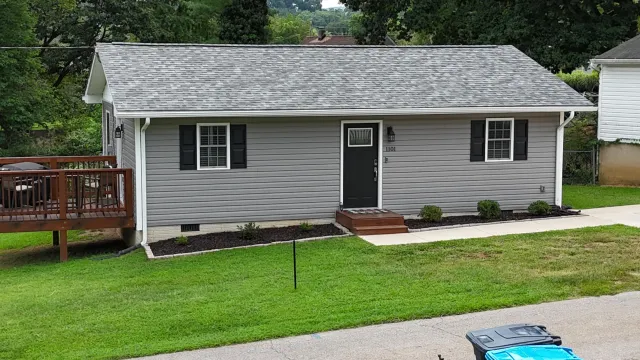 1101 Gearhart RD SE