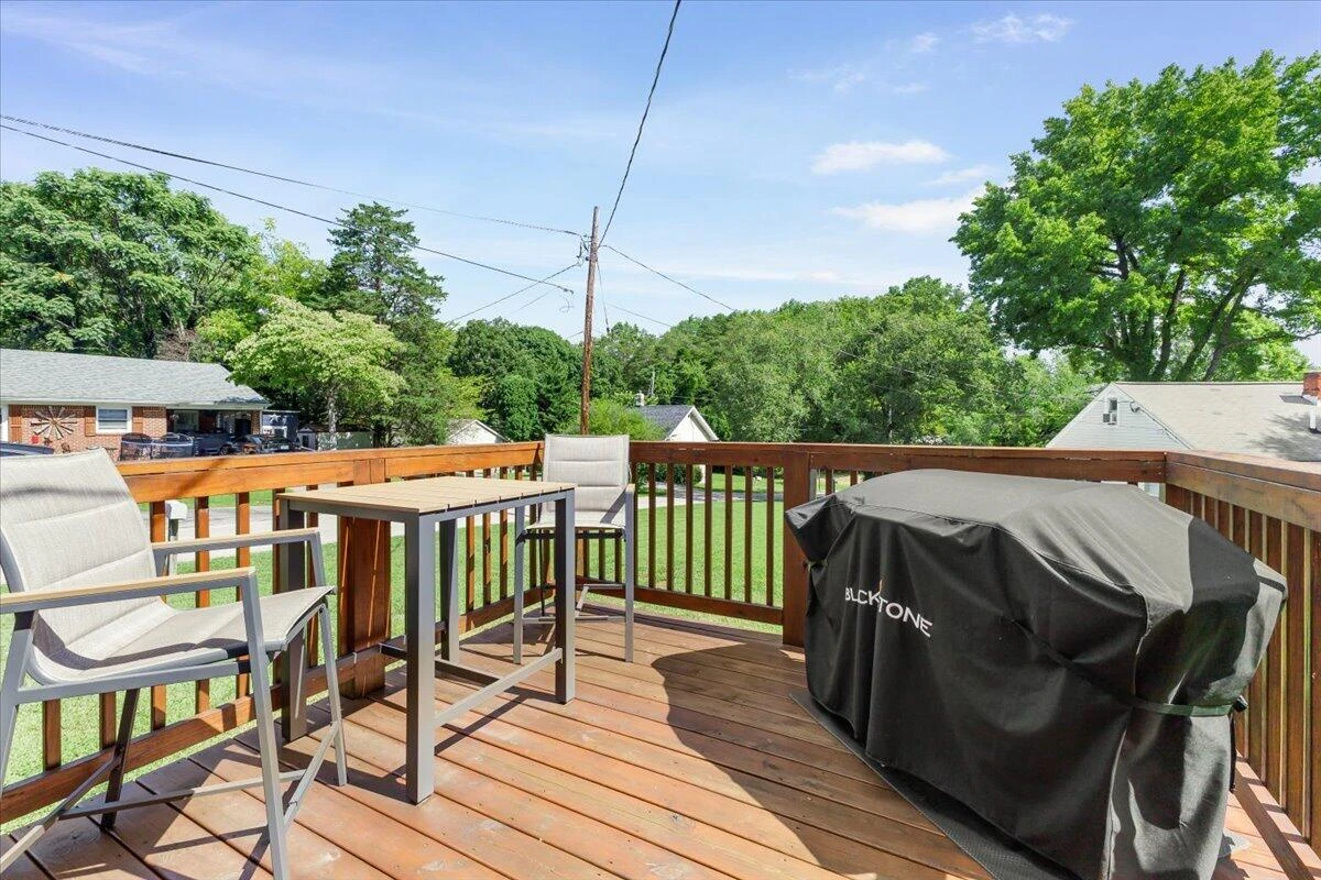 1101 Gearhart RD SE - Photo 4