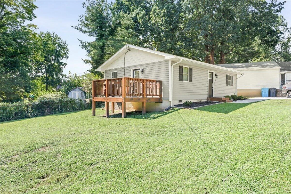1101 Gearhart RD SE - Photo 15