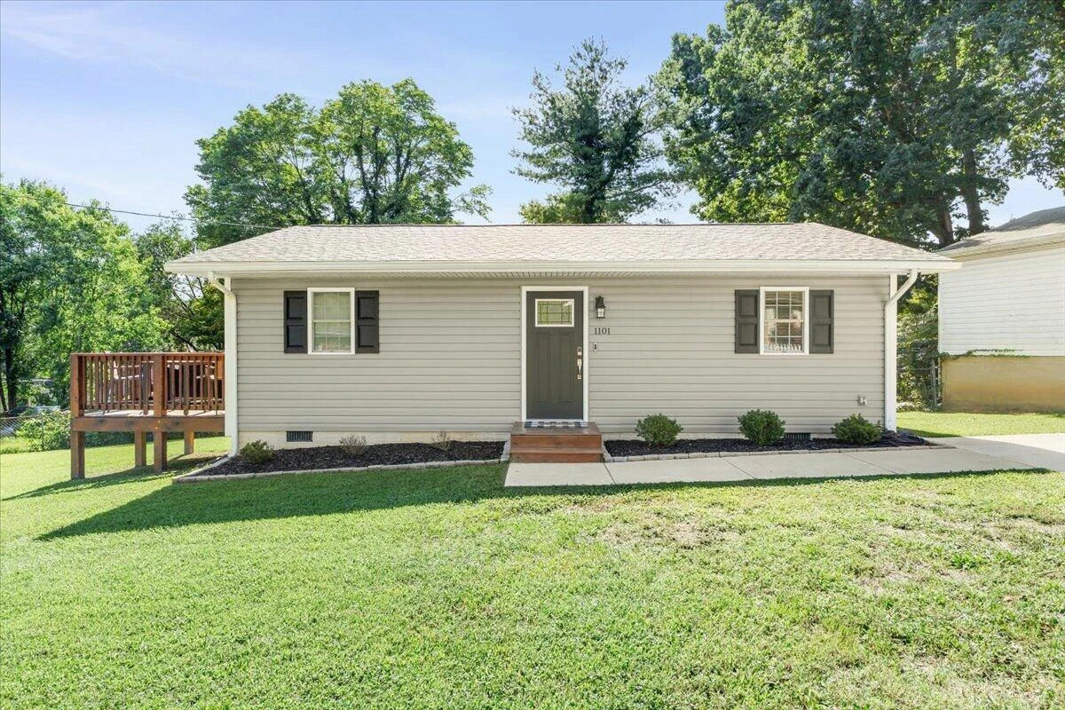 1101 Gearhart RD SE - Photo 16