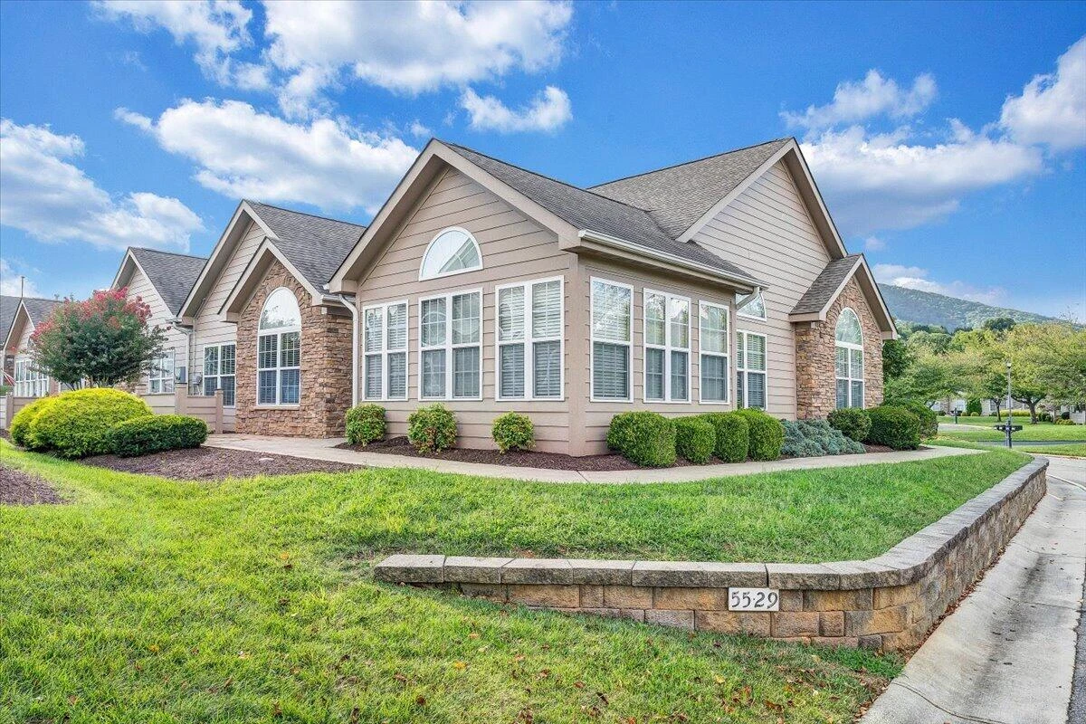 5529 Orchard Villas CIR