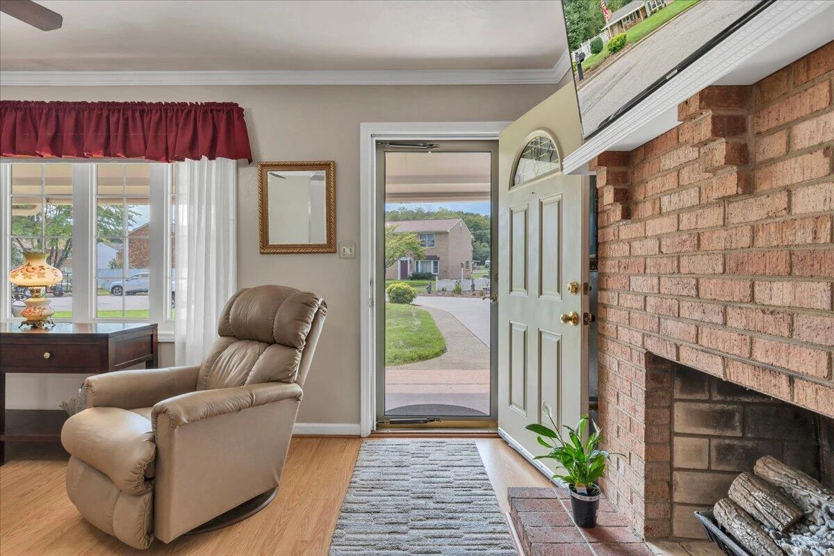 110 Hart DR - Photo 2