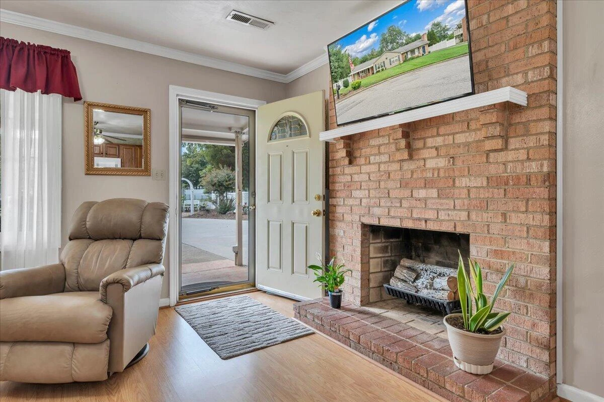 110 Hart DR - Photo 3