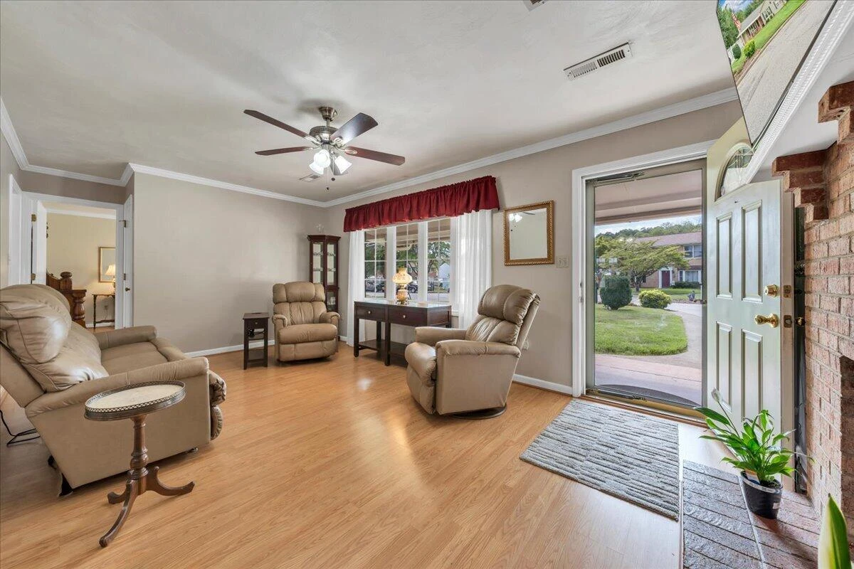 110 Hart DR - Photo 4