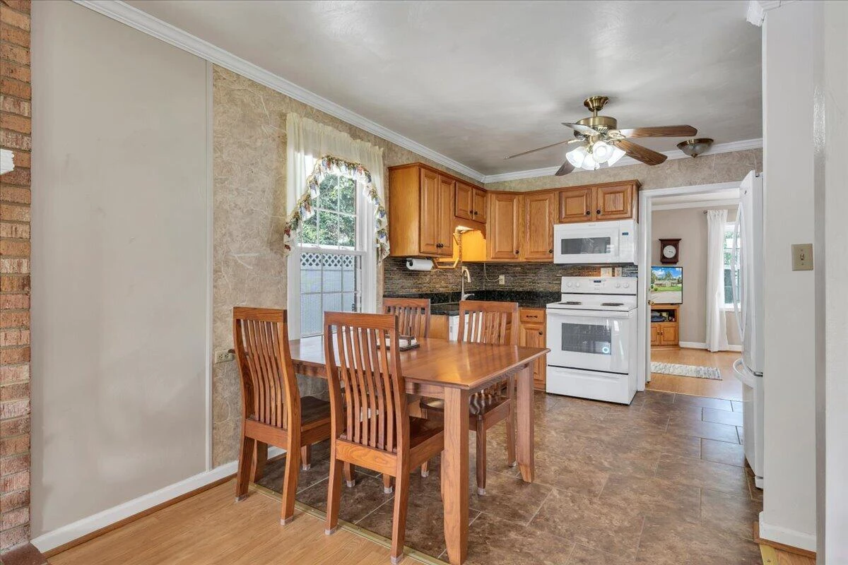 110 Hart DR - Photo 5