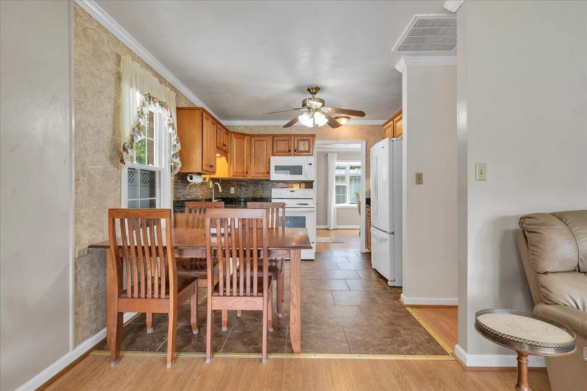 110 Hart DR - Photo 7
