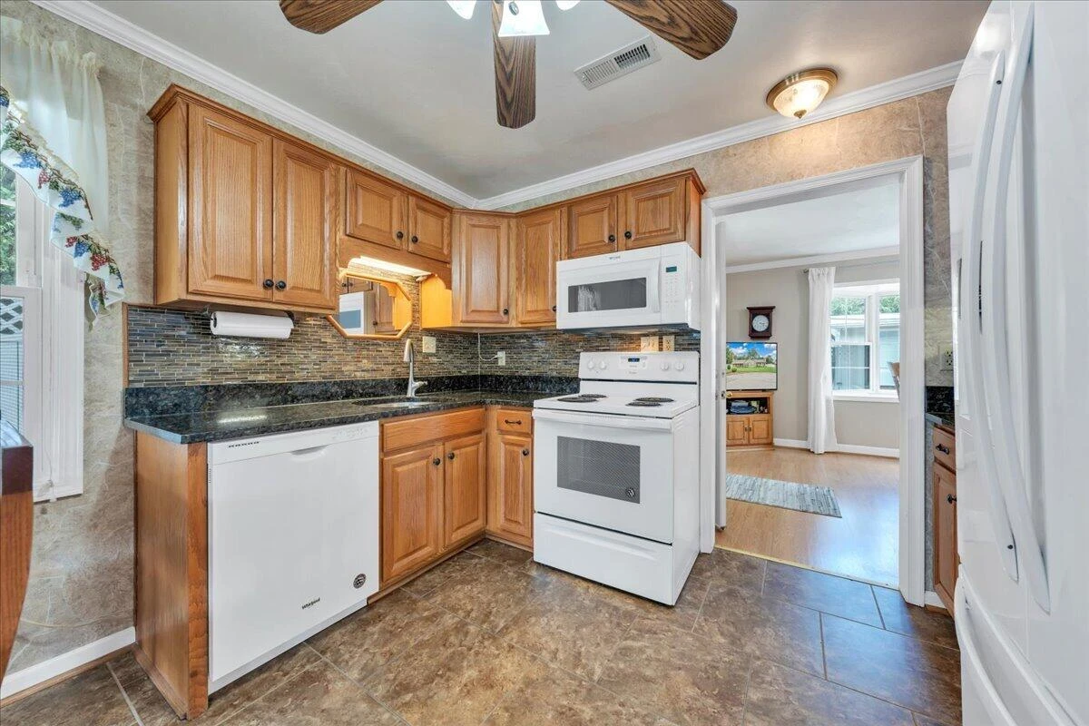 110 Hart DR - Photo 9