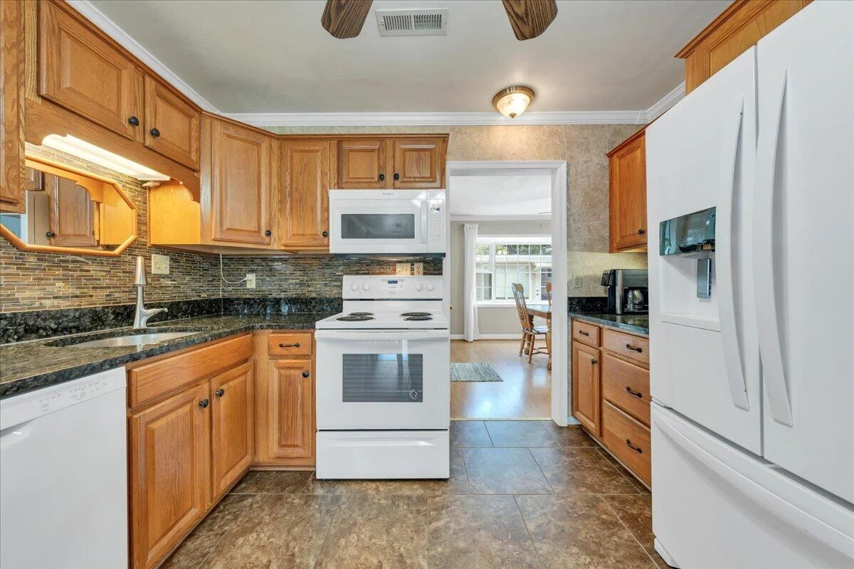 110 Hart DR - Photo 10