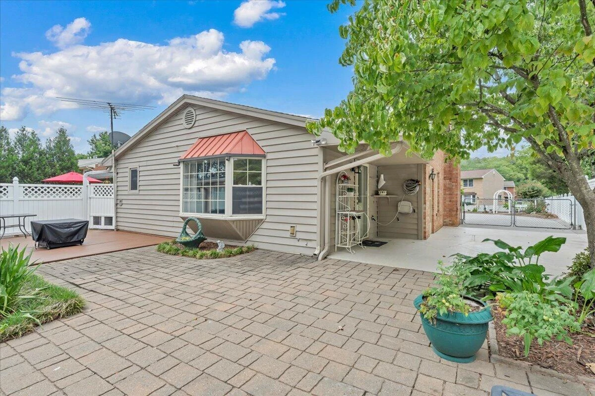 110 Hart DR - Photo 42