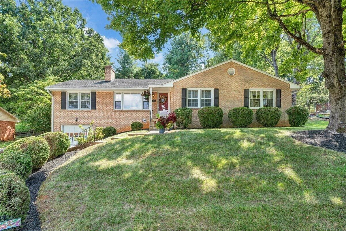 5728 Castle Rock RD