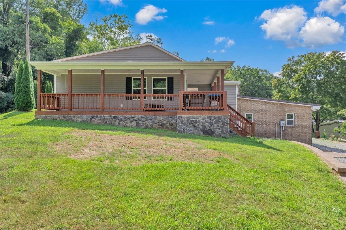 2412 Quarterwood RD - Photo 2