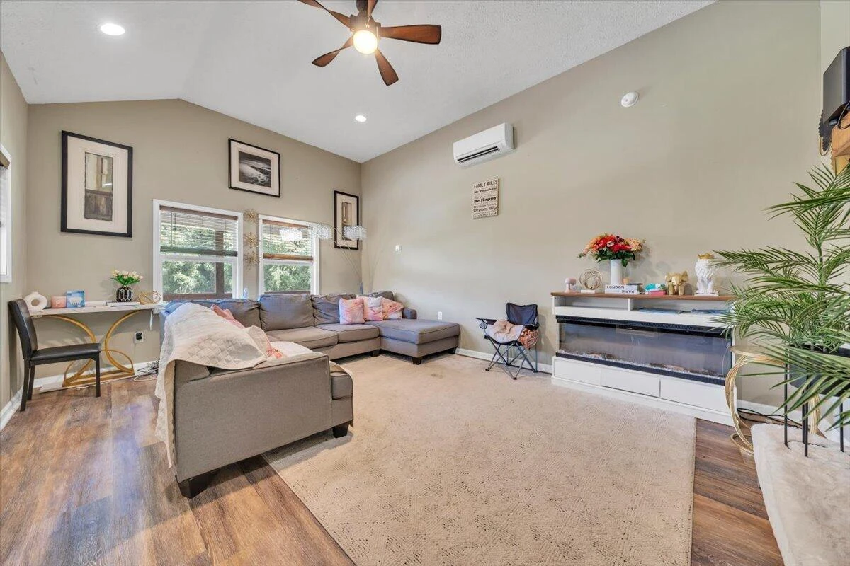 2412 Quarterwood RD - Photo 8