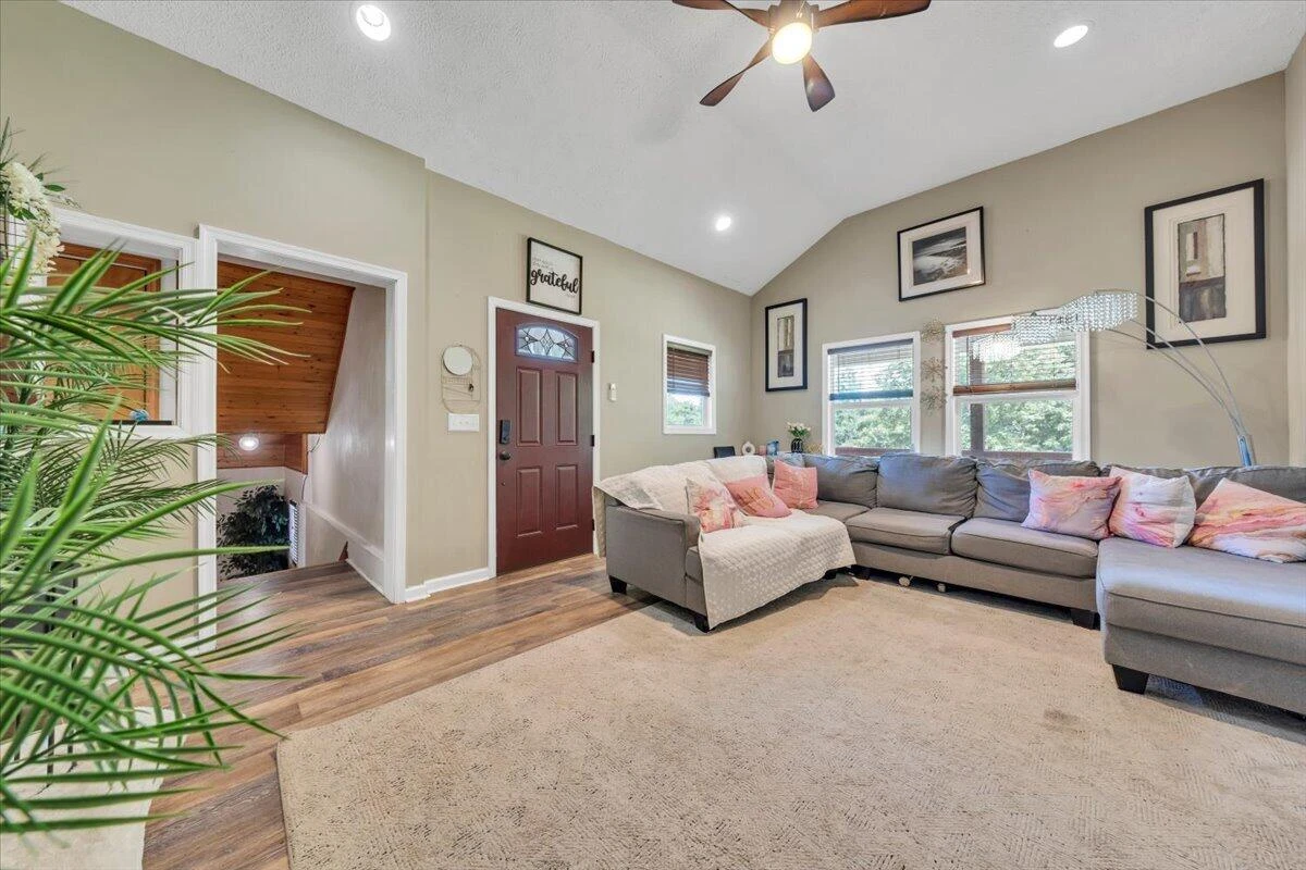 2412 Quarterwood RD - Photo 9