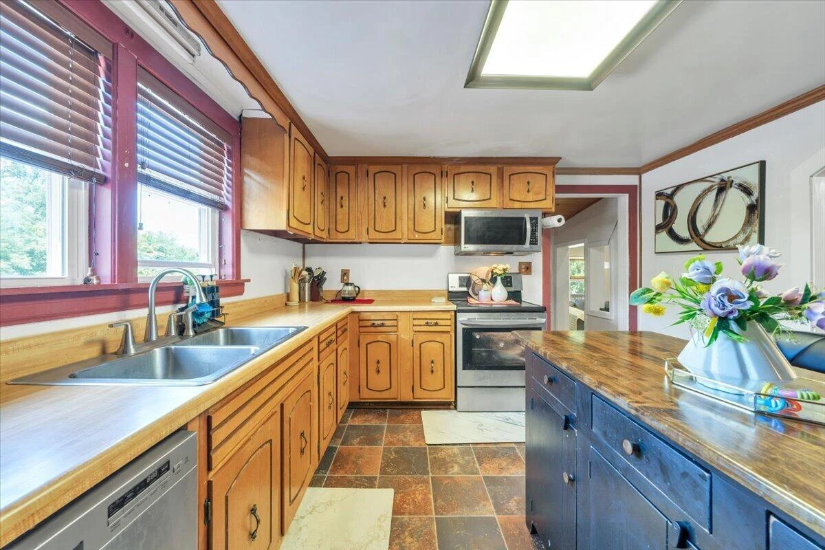 2412 Quarterwood RD - Photo 17