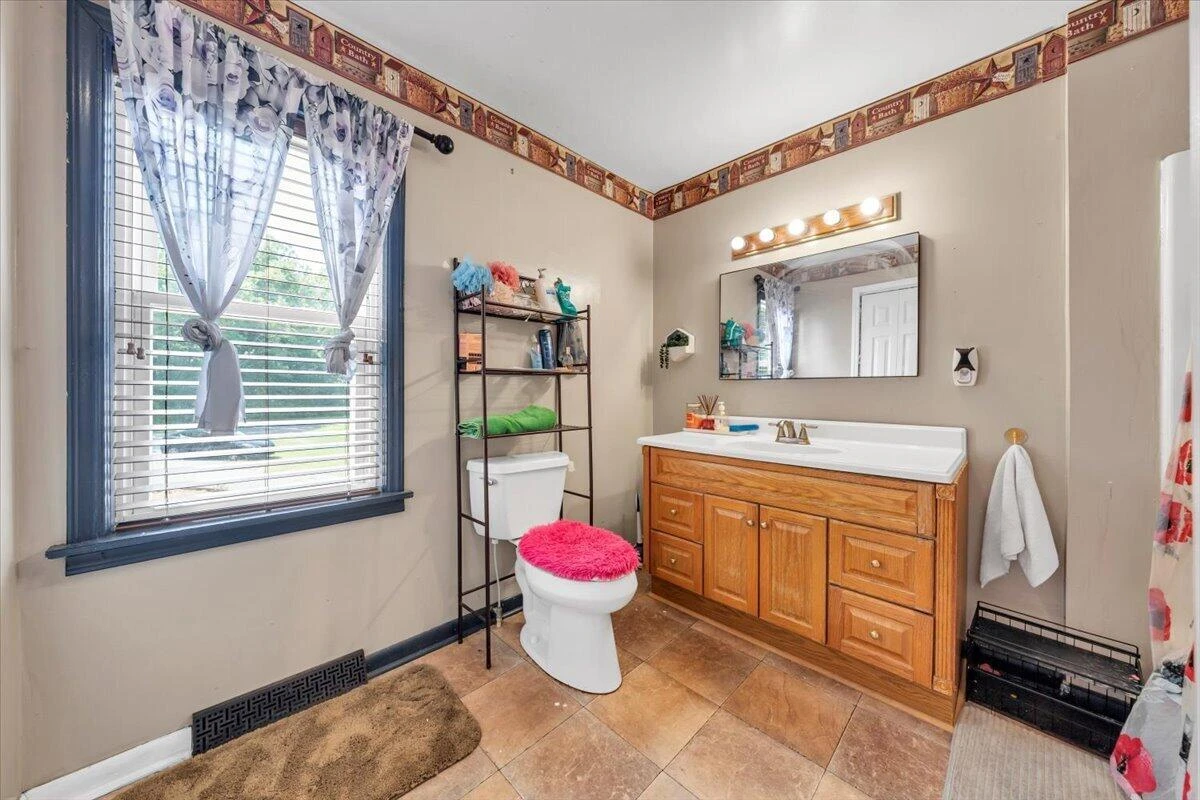 2412 Quarterwood RD - Photo 27