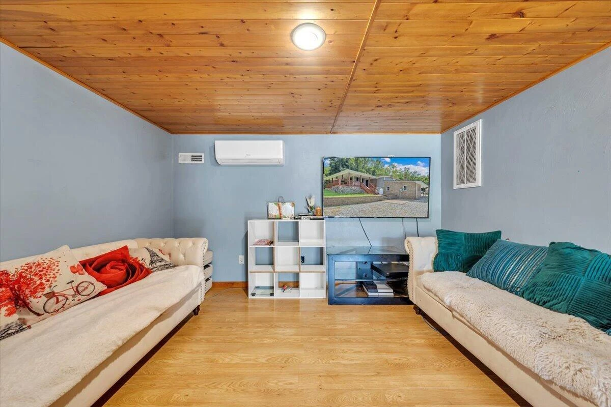 2412 Quarterwood RD - Photo 31