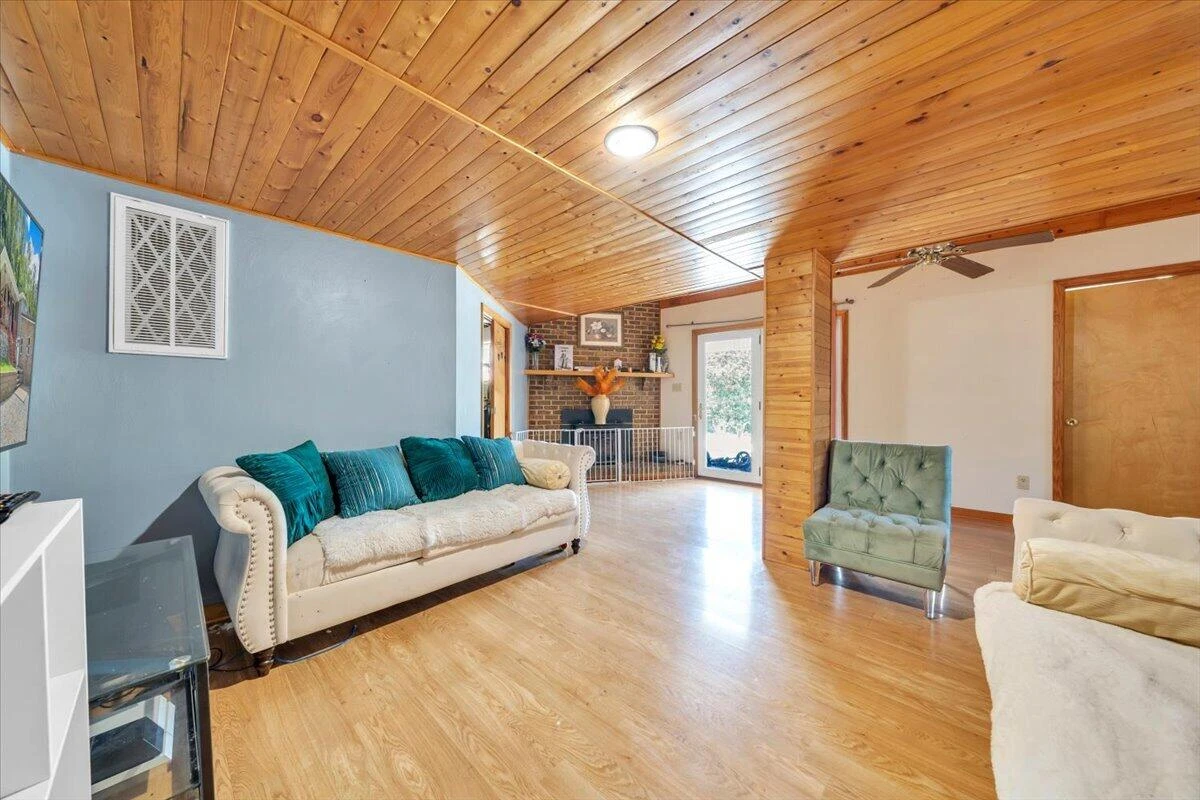 2412 Quarterwood RD - Photo 32