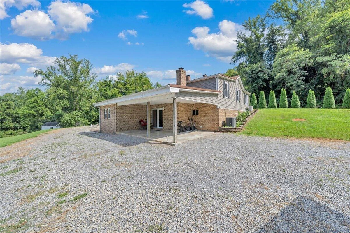 2412 Quarterwood RD - Photo 39