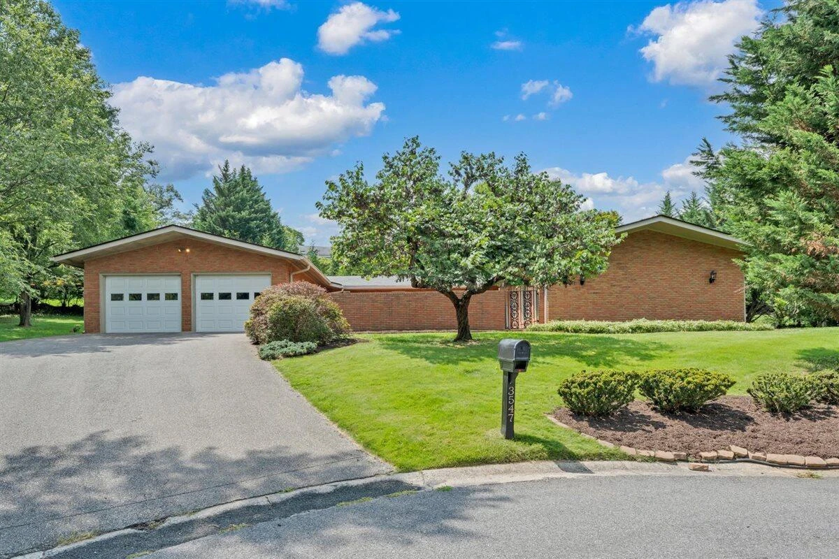 3547 Heritage CIR SW - Photo 2