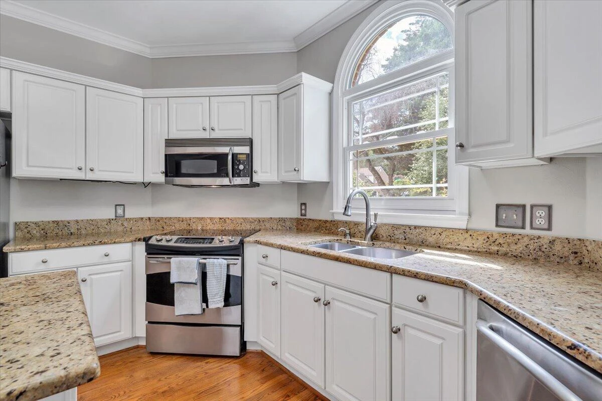 7706 Hollins Court CIR - Photo 11