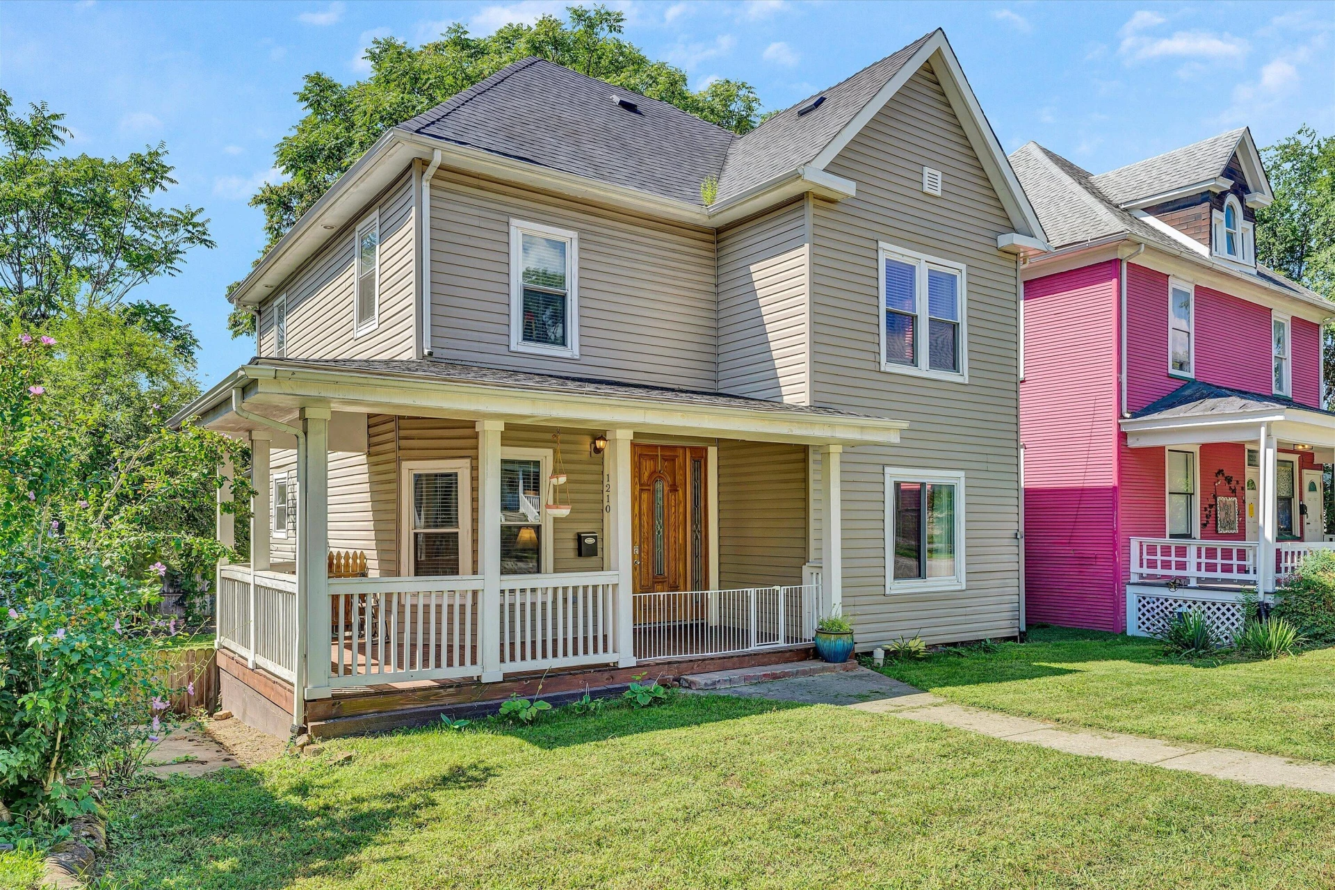 1210 Chapman AVE SW - Photo 2